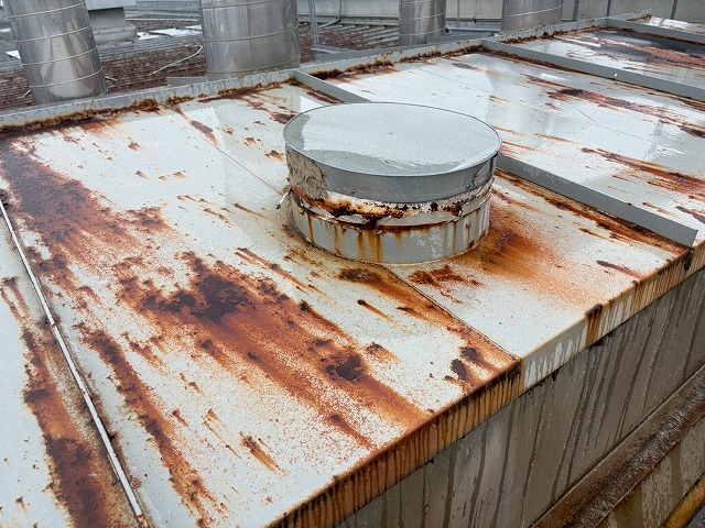 設備周りのサビ写真